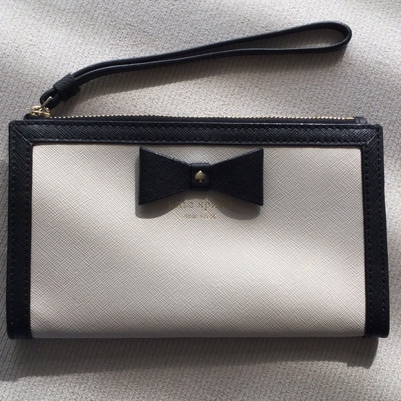 kate spade Handbags - Host Pick.. Kate Spade wristlet beige and black with box NWOT